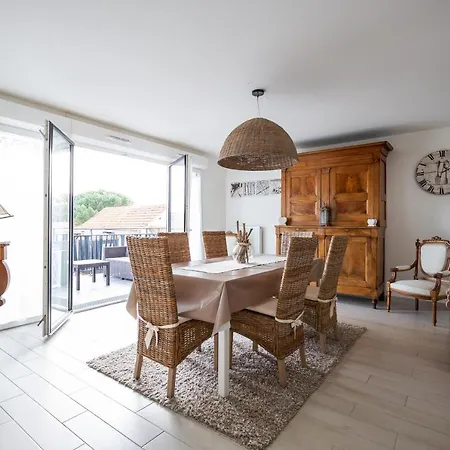 Appartement Superbe Centre-ville Proche De La Plage *
